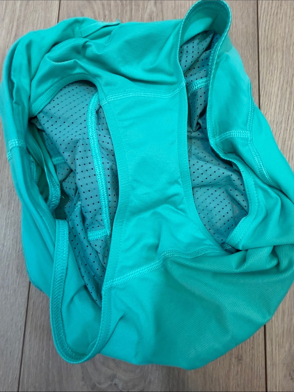 Lululemon shorts size 6. Great condition - Picture 5 of 5